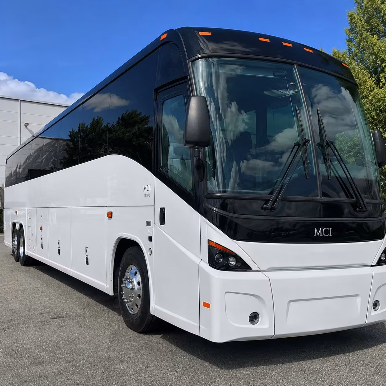 charterbusfortcollins com is how fort collins tech healthcare and manufacturing employers move their teams
